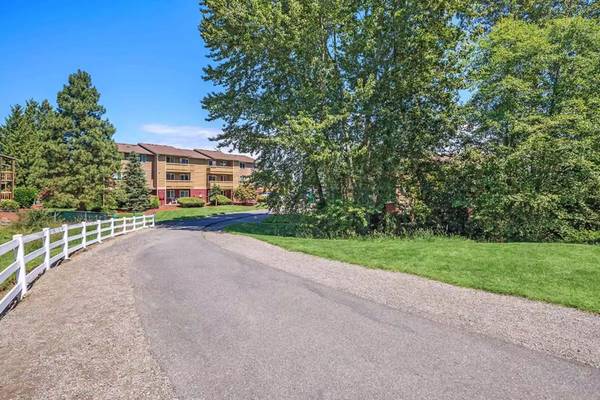 $1,875 / 2br - 704ft2 - Gorgeous 704 Sq Ft 2 Bed / 1 Bath with washer and dryer (Lynnwood)63688443608321120