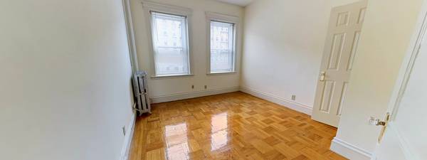 $2,700 / 1br - Fenway 1BR w/ Hardwood Floors + Parking - 10/1 – $2,700 (Boston)63996833926018120