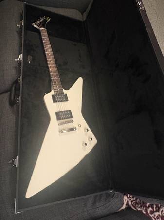 Epiphone 80s explorer with OHSC 1
