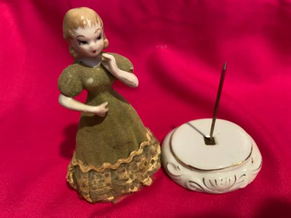 Ceramic  doll vintage 1950’s swivels on stand - $25 (saratoga)63471458410881121