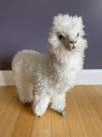 llama statue 1