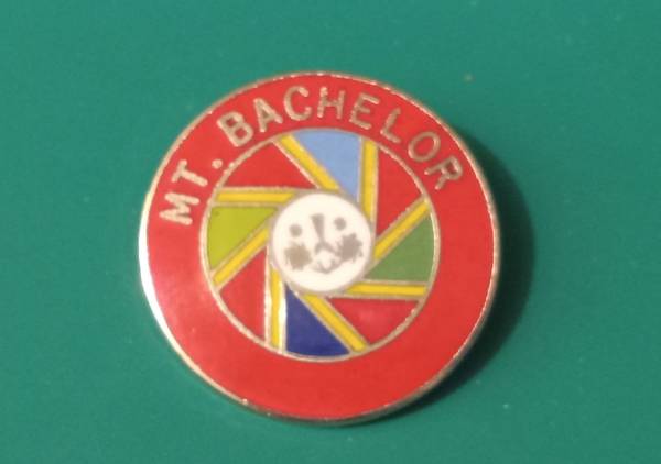 1980s Mt. Bachelor Bend Oregon Vintage Ski Skiing Hat Lapel Pin 1