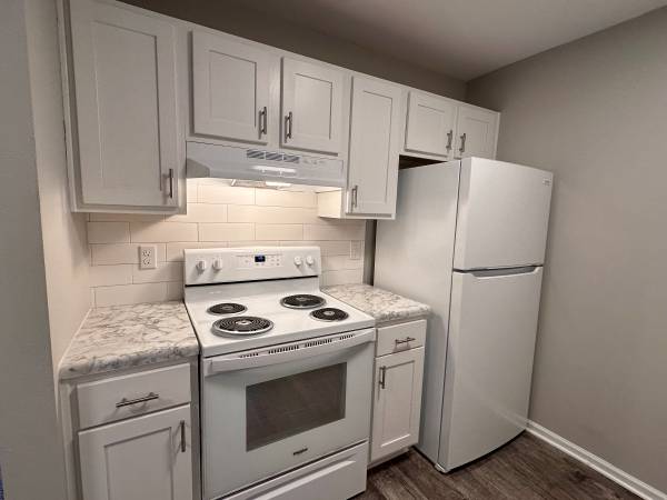 $1,395 / 2br - Bright & Spacious 2BR Apartment – Walk to Shops & Transit!63815695298051124