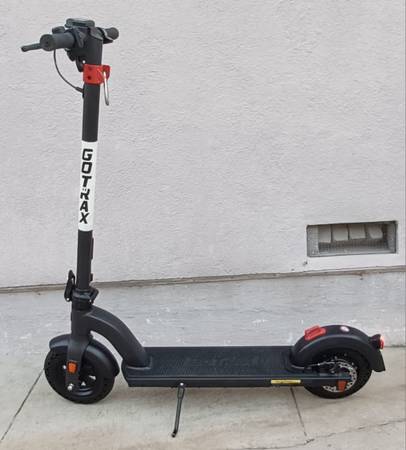 Gotrax G4 with Solid Tires.  Charger Is Included 1