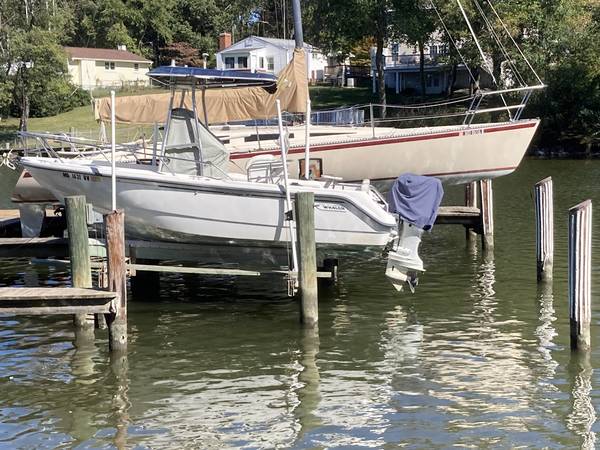 2000 18' Boston Whaler Outrage 1