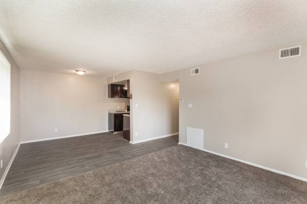 $1,025 / 2br - 950ft2 - August Move In Special (Colorado Springs)63687084038401122