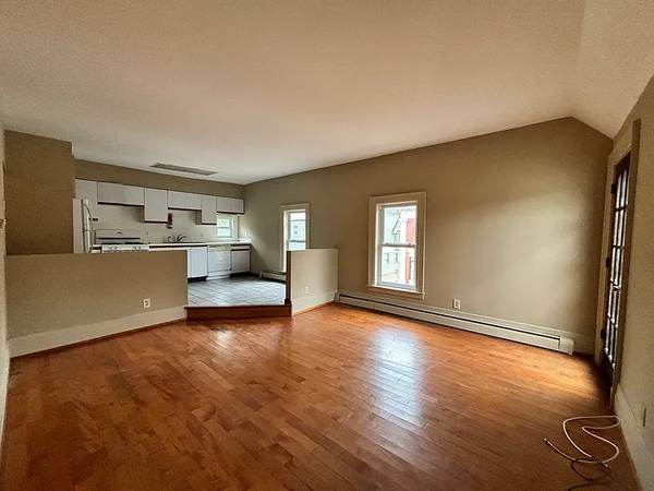 $875 / 1br - Spacious 1BR carriage house with private entrance (Buffalo, NY)63925204307715120