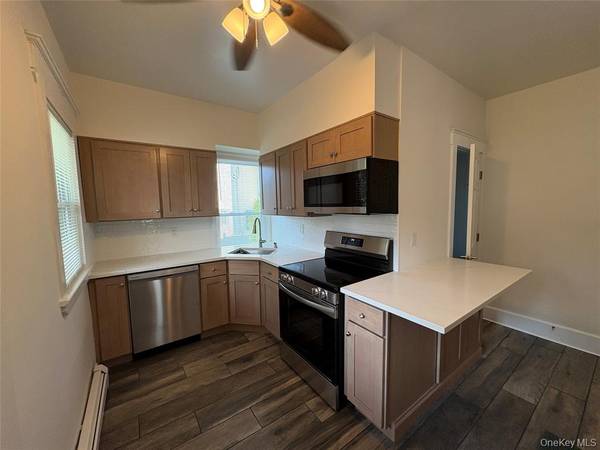$2,600 / 1br - 750ft2 - Completely renovated one-bed with private entrance + w/d (Hawthorne)64033632576385121