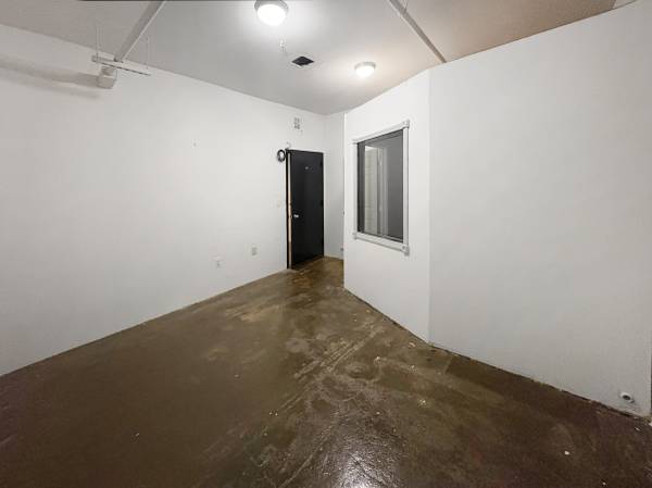 $900 / 197ft2 - STUDIO 008: LIMITED TIME DEAL: ONE MONTH FREE ENDS 09/30 (Brownsville)63816575918081123