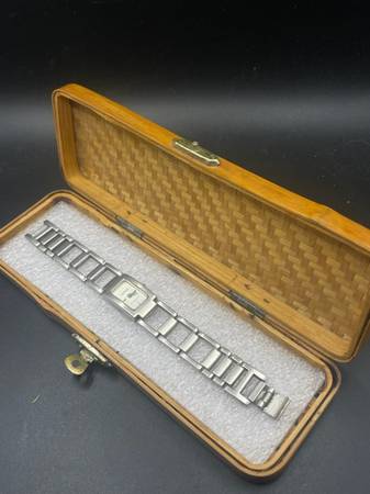 Vintage Gucci Model 2889 White Dial Rectangle Quartz Women's 6" Watch 1