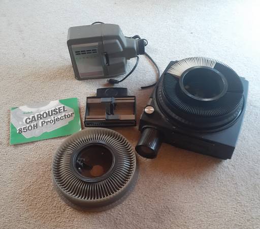Vintage Slide Projectors (cords missing) 1