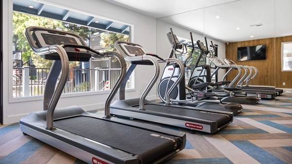 $2,400 / 2br - 800ft2 - One Month Free! Modern Apartment Homes With Great Amenities! Tour Now! (san leandro)63785476949635123