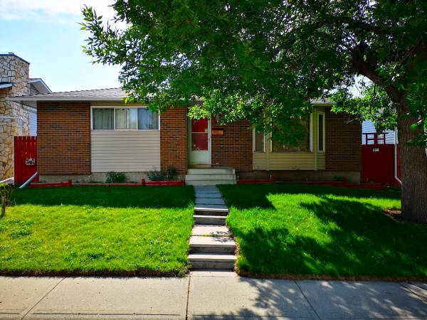 Whole House 3 Bed 1.5 Bath Bungalow In Rundle NE 1
