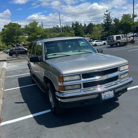 1999 Chevrolet Suburban K1500 4x4 Camioneta SUV - $4,600 (Maple Valley)63623060692227121