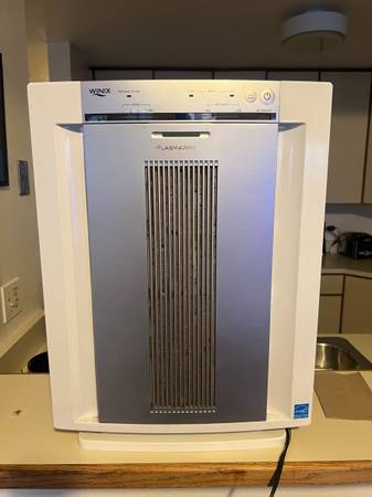 WINIX air purifier w/extra filters 1