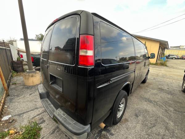 2016 Chevrolet Express - Photo 6