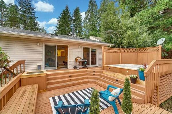 $1,880 / 1br - 593ft2 - The feel of a private getaway only minutes to city centers. (Kirkland, WA)63786967362305121