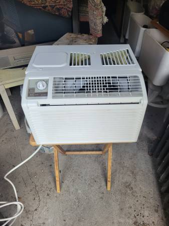 One year old air conditioner 1