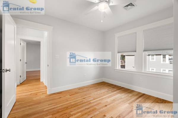 $4,000 / 3br - Stunning gut renovated 3 bed in Medford w/ laundry in unit, parking!!63802096892035124