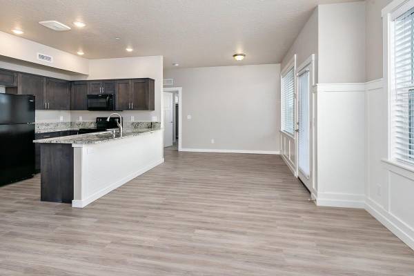 $1,425 / 1br - 752ft2 - Spacious Walk-In Closets, Year-Round Hot Tub, Vinyl Plank Flooring (Nampa)63794970227331120