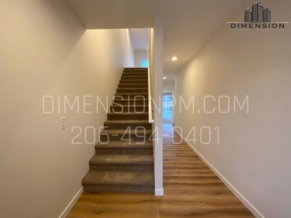 $3,095 / 4hab - 1807ft2 - Moderna casa adosada de 4 habitaciones y 3 baños con garaje en Auburn (Auburn)63659499821697124