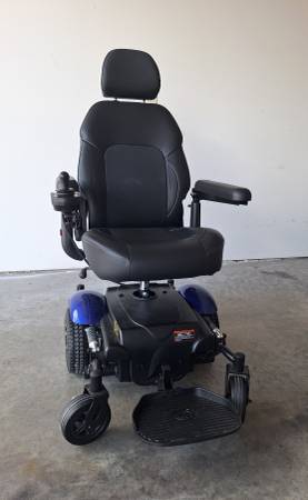 ELECTRIC WHEELCHAIR 1