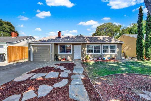 $2,380 / 3br - 1030ft2 - Ranch-style home located in a mature neighborhood (fairfield / vacaville)63933766373379121