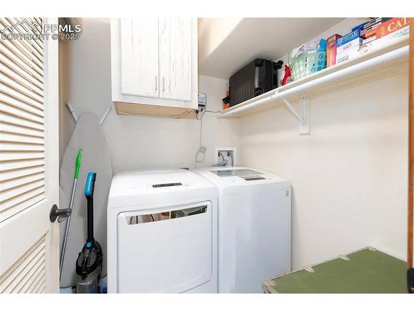 $1,840 / 2br - 1050ft2 - 2Br/2Bth w/Pikes Peak Views near DT & Trails (Colorado Springs =| Pikes Peak, Old Colorado City & Trails)63687136724867123