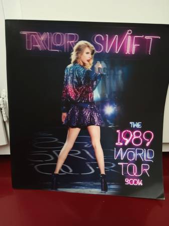 Taylor Swift The 1989 World Tour book Super bowl 1