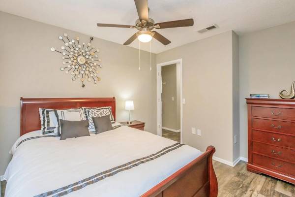 $1,599 / 2br - 950ft2 - Business Center, Single-story Duplexes, Shimmering Swimming Pool (Lutz)63991229854850122