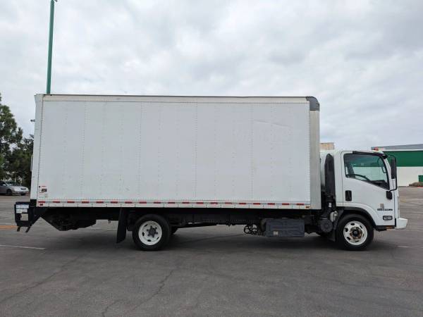 2012 Isuzu NPR 20FT - Photo 8