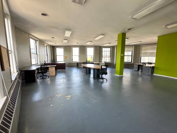 $2,300 / 900ft2 - LOFT OFFICE SPACE / WORK SPACE, ARTIST STUDIO  4554 #301 (Uptown)63960013956226120