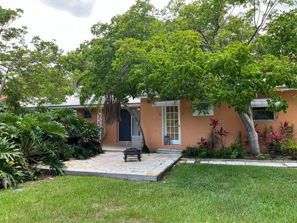 $2,200 / 1br - 1000ft2 - Waterfront  - 1 Bedroom w/floating dock (Stuart- Manatee Pocket)63799685083907122