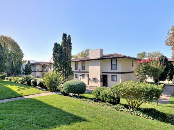 1 1bd 1ba apt | Fully-equipped kitchen | Generous storage | Luxury bath 1