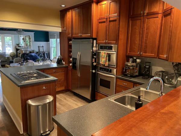 $1 / 2br - 2BR Renovated Craftsman in Historic Sellwood Neighborhood (Portland, OR)63914740273667123