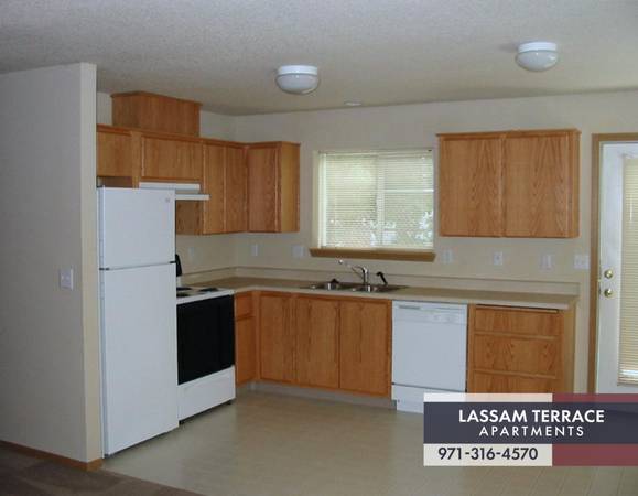 $1,500 / 2br - Fuera de Portland - Dos Dormitorios | Por I205 y Tren Ligero + Relajado (Este de Portland)63831537252865120