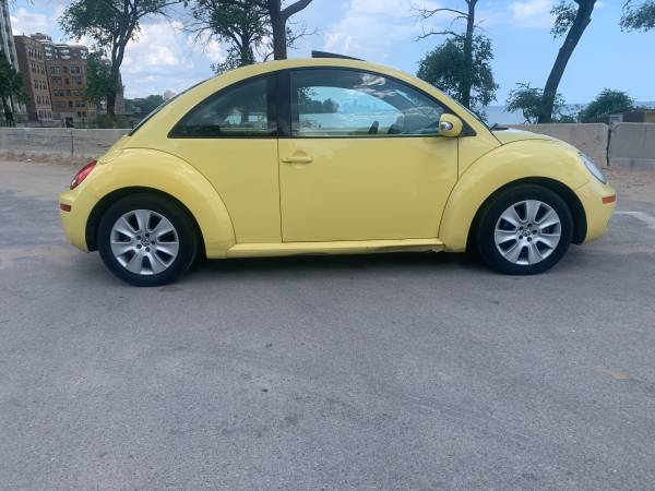 2008 Volkswagen New Beetle - $2,495 (95th Jeffery)63619012129923120
