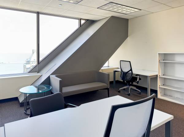 $2,739 AMAZING Window Office AVAILABLE at the John Hancock Center! (Magnificent Mile)64041812289539122