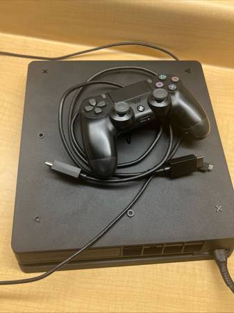 PS4 Slim w/ Controller 1