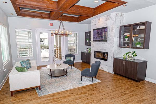 $1,099 / 1br - 611ft2 - Service with a Smile at The Park at Bellagio (50 Miles South of Houston)63924041583618124