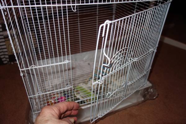 Penn-Plax Small Bird Starter Kit Square Style Bird Cage White 18"x14 (West Hartford)64026677762050122