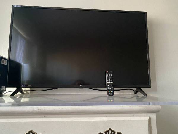 43 INCH 4K LG UHD TELEVISION 1