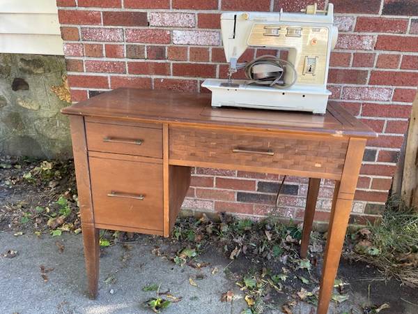 Singer sewing machine (not working) and table 1