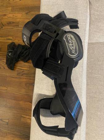 DonJoy Right Knee Brace 1