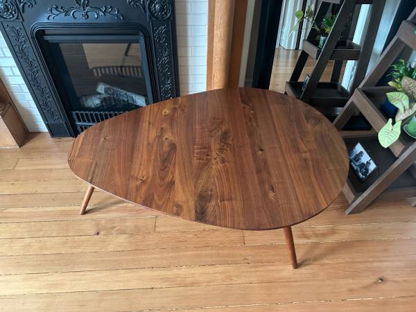 Article ameoba coffee table- broken leg 1