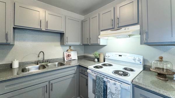 $1,155 / 2 habitaciones - 850 pies² - Amplio apartamento de 2 habitaciones y 1 baño 🏘- *Tarifas reducidas ahora* (Colorado Springs)63658196818179120