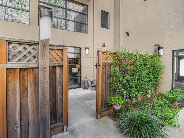 $2822.00 / 1br - 1113ft2 - 1BR/1.5BA Loft-Style Unit63989800190979120