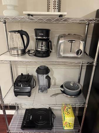 $1,200 / 1br - 650ft2 - Furnished Studio – Private, Peaceful (Traverse City)64037724114818122