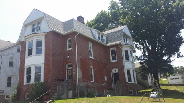 2 BEDROOM 3RD  FLOOR APARTMENT FOR RENT 1