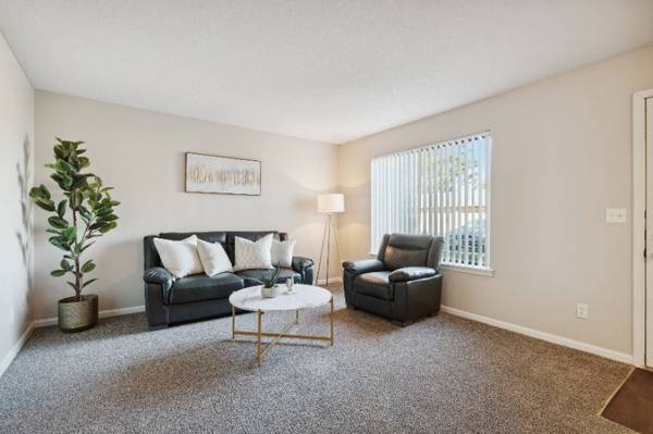$1,240 / 2br - 920ft2 - 1st Floor Apartment with Washer & Dryer (** $99 Deposit **)63863567374339124